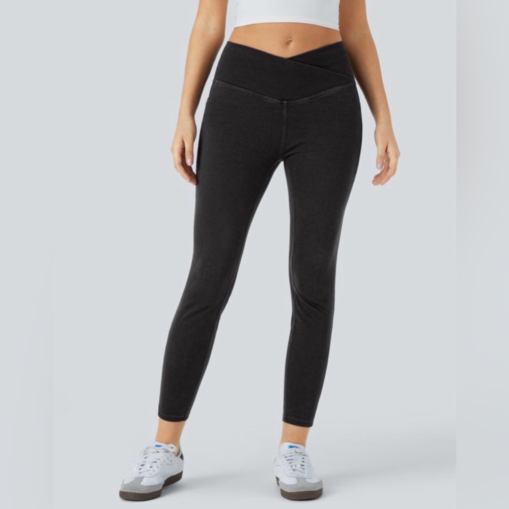 Halara Flex™ Crossover Pocket Denim Work Leggings in Black Denim Size M - Picture 3 of 16